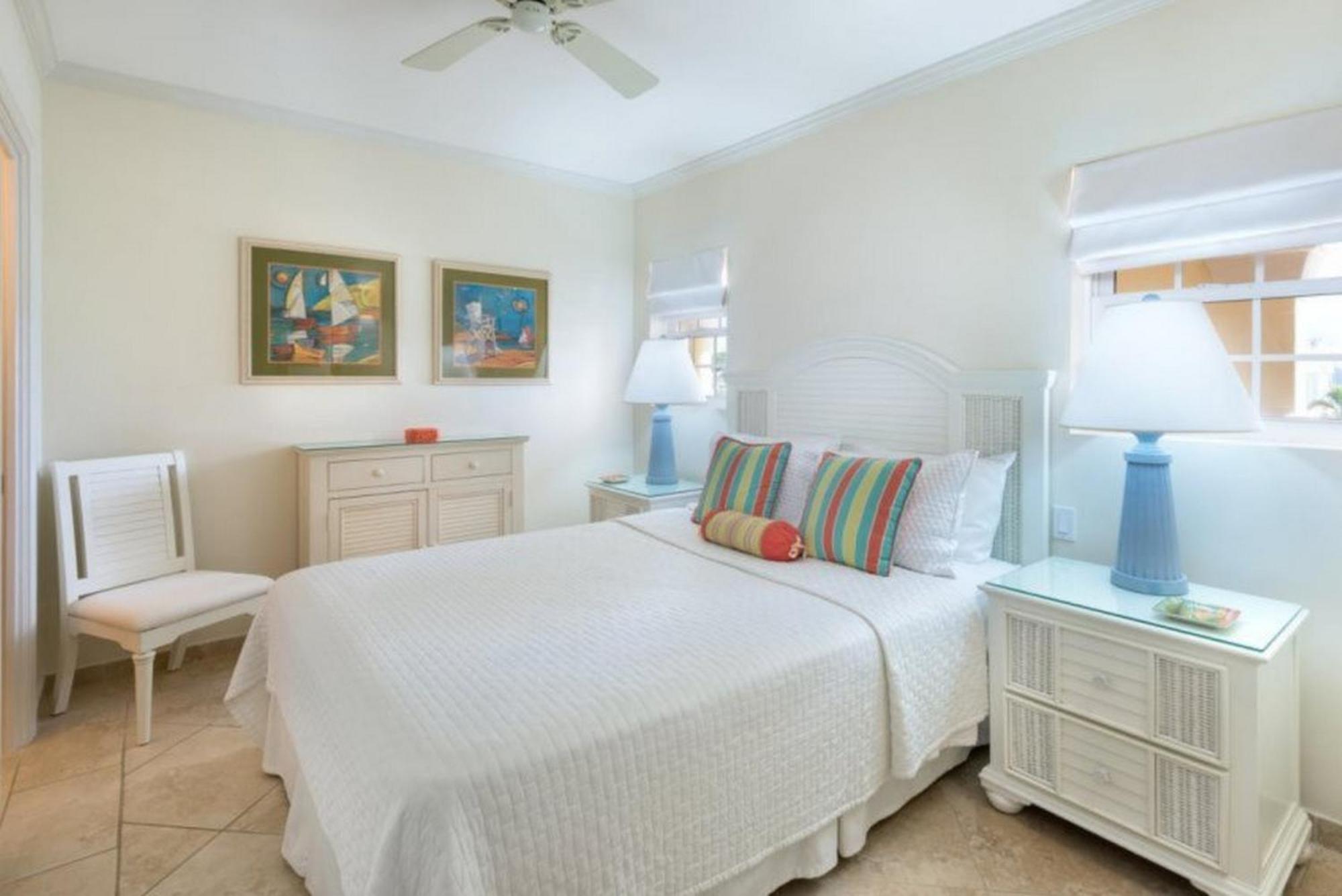 Sapphire Beach Condos Christ Church Ruang foto