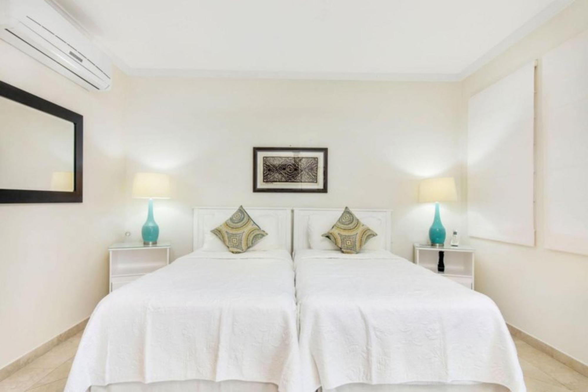 Sapphire Beach Condos Christ Church Ruang foto